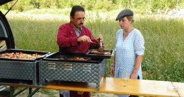 Bürgermeister grillt für Bewohner