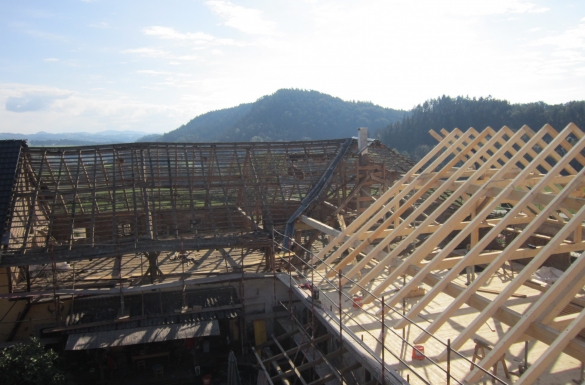 Dachstuhl - Erneuerung - Bauernhof Ried - Hentschläger Holzbau - Zimmerei