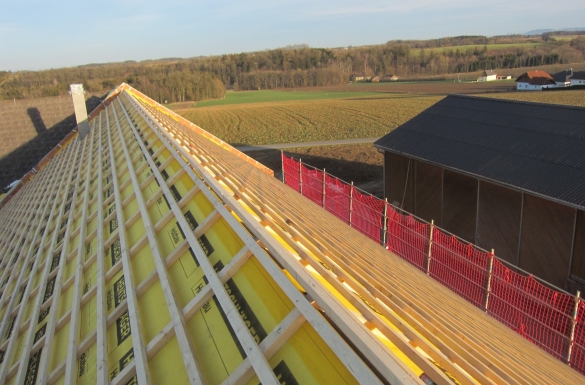 Dachstuhl - Wirtschaftstrakt-Dachstuhlerneuerung-Hentschläger Holzbau -Zimmerei-Vierkanthof