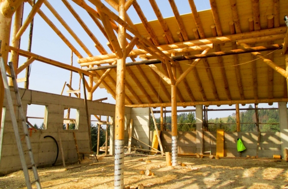 Rundholzstall Bad Kreuzen - Hentschläger Holzbau - Dachstühle - Hentschläger Zimmerei