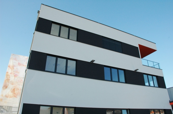 Gewerbebau Firma Kuka Bürogebäude - Hentschläger Bau GmbH - Baufirma in Langenstein