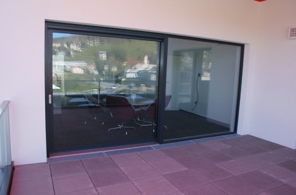 Gewerbebau Firma Kuka Bürogebäude - Hentschläger Bau GmbH - Baufirma in Langenstein