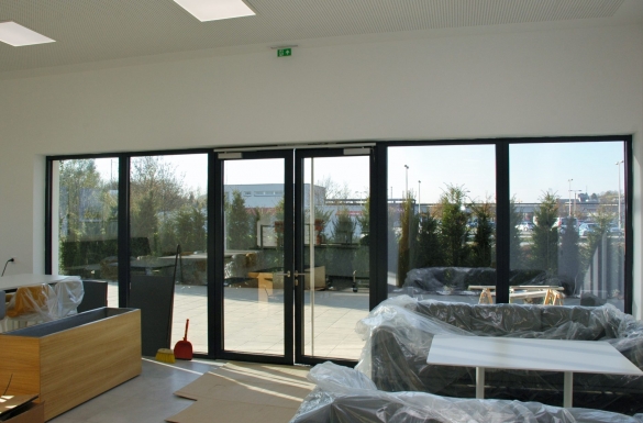 Gewerbebau Firma Kuka Bürogebäude - Hentschläger Bau GmbH - Baufirma in Langenstein