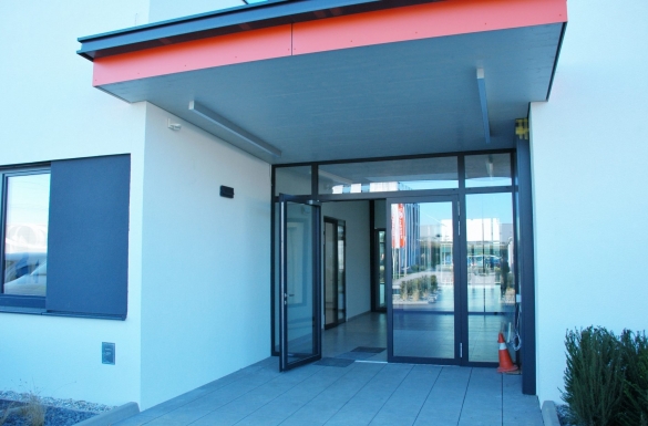 Gewerbebau Firma Kuka Bürogebäude - Hentschläger Bau GmbH - Baufirma in Langenstein