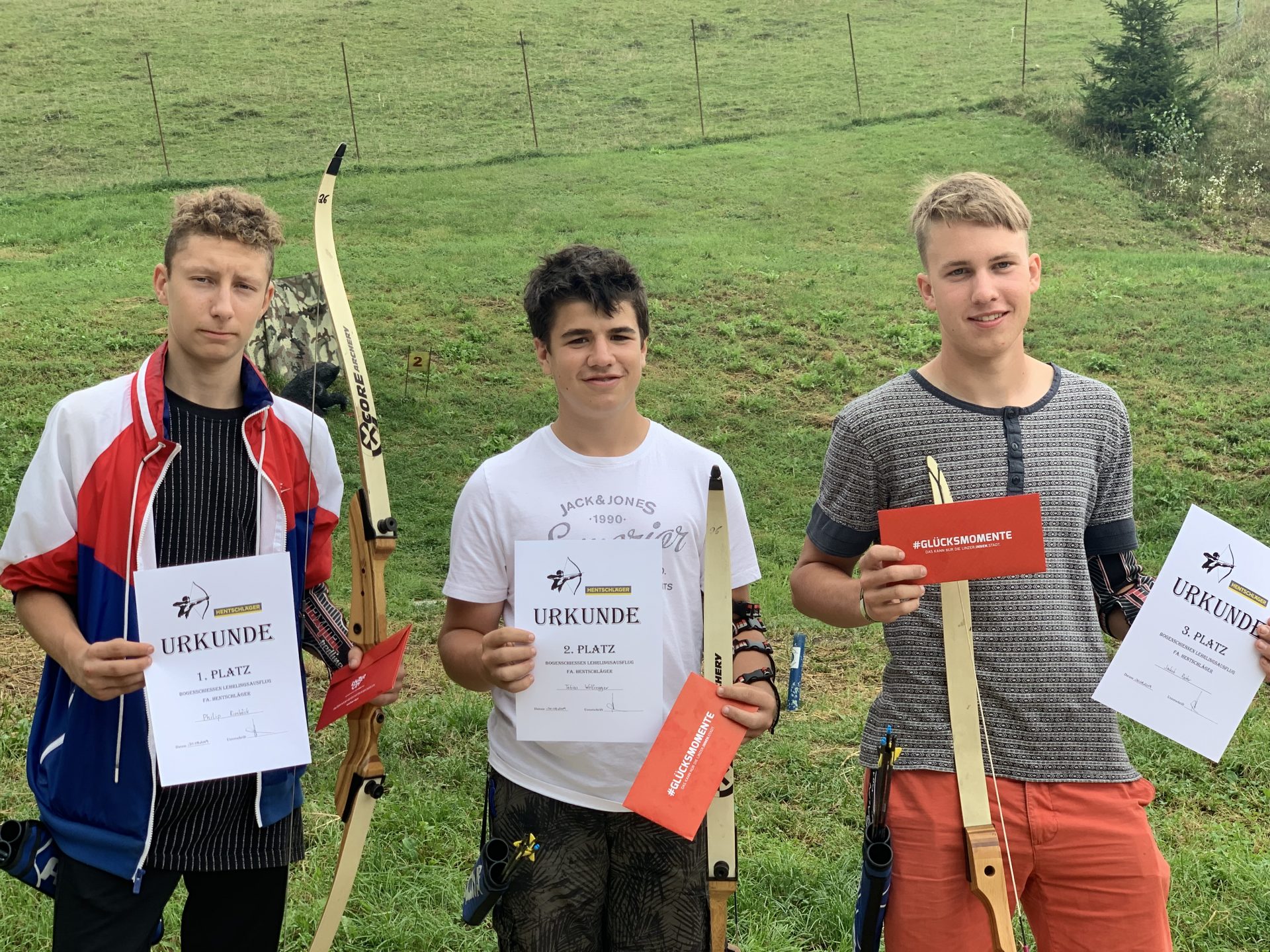 Raus aus dem Alltag – Rein in die Natur! Unser jährlicher Lehrlingsausflug fand heuer im Bogenparcours in Windhaag/Perg statt. Ganz besonders gefreut haben wir uns, dass unsere neuen Lehrlinge mit dabei waren! Wir wünschen euch eine tolle Lehrzeit und einen super Einstieg ins Arbeitsleben! Außerdem gratulieren wir noch einmal den erfolgreichen Schützen Philip, Tobias und Jakob zu den Stockerlplätzen J