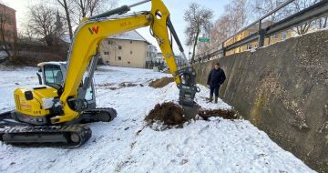 • Ruflingerstraße in Leonding - Schürfe für Baugrunderkundung und Baugrubensicherung-Stützmauer Zur Feststellung der vorliegenden Bodenschichten wurden sog. Schürfe (Probelöcher) angelegt!