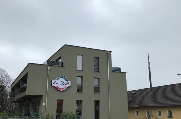 Mehrfamilienhaus und Restaurant - Hentschläger Bau GmbH