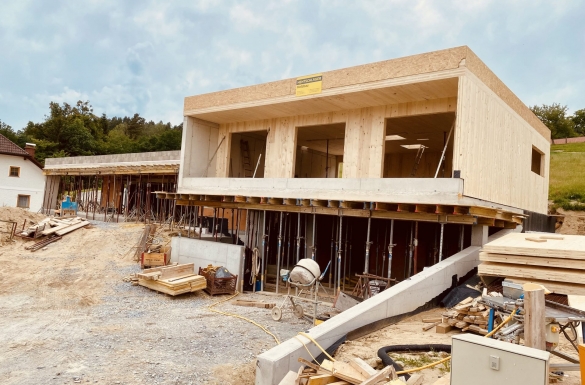 Aufstockung Einfamilienhaus - Hentschläger Holzbau - Zimmerei - Holzriegelbau