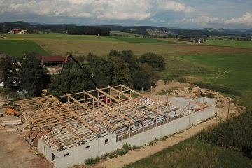 Landwirtschaftliche Bauten von Hentschläger Bau GmbH - Stallungen - Wirtschaftsgebäude - Maschinenhalle - Hackschnitzellager - Ziegelmassivhaus - Familienhaus - Bauernhof - Zubau Bauernhof - Landwirtschaft - Bau Landwirtschaft - Massivhaus - Baubetreuung - Aufstockung